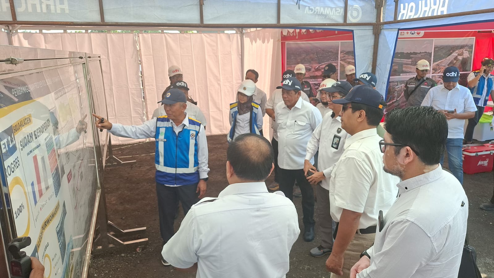 Paparan Progres Pembangunan Konstruksi oleh Direktur Teknik PT Jasamarga Jogja Solo serta dilanjutkan tinjauan lapangan