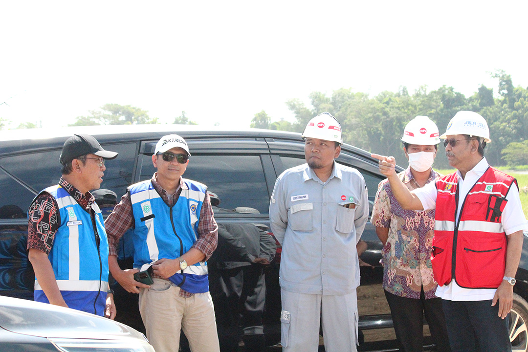 Direktur Teknik PT Jasamarga Jogja Solo Pristy Wahyono didampingi General Manager Teknik Tutus Trihandoko menerima langsung Sugiyartanto selaku Teknik Jalan dan Jembatan Ahli Utama beserta Tim terkait