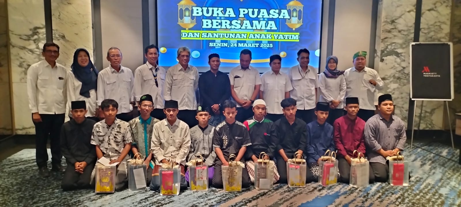 PT Jasamarga Jogja Solo mengadakan acara buka puasa bersama & santunan anak yatim 