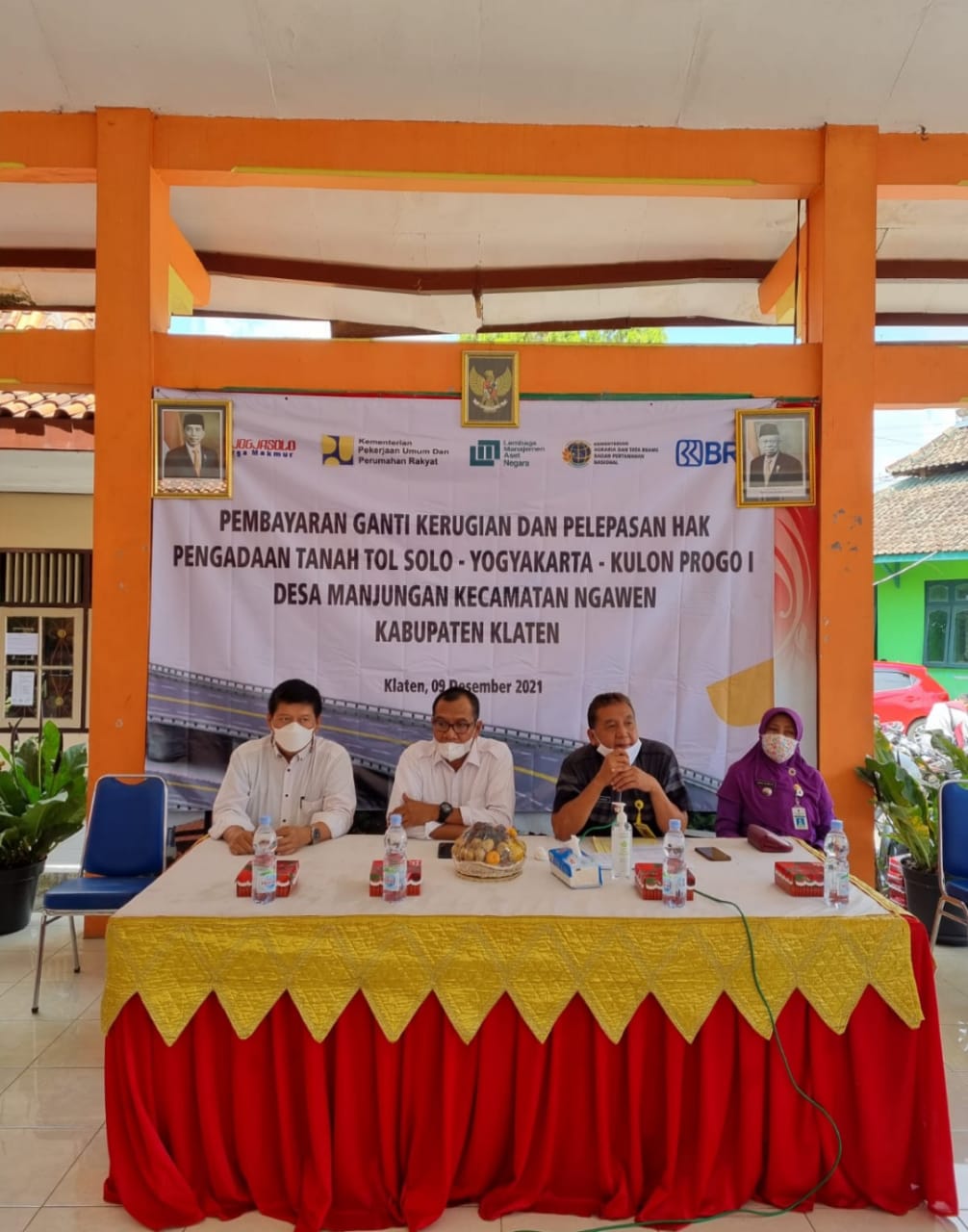 Kamis, 09 Desember 2021 telah dilakukan pembayaran UGK untuk pengadaan tanah Jalan Tol Solo-Yogyakarta-YIA 
Kegiatan ini dapat berjalan dengan lancar tidak lepas dari dukungan dan antusiasme positif masyarakat serta stakeholder terkait yang telah hadir, untuk itu kami ucapakan banyak terima kasih.