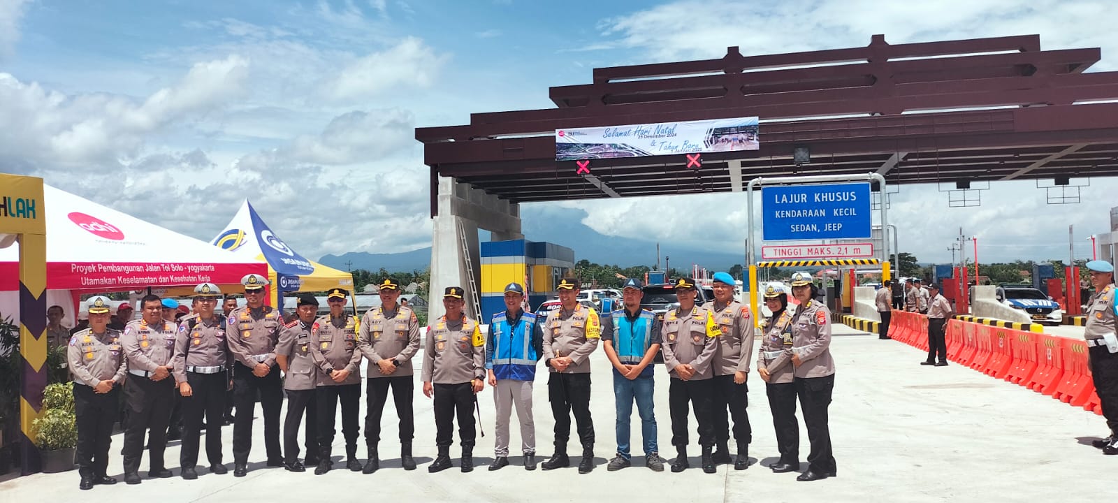 Kunjungan Kapolda DIY diterima langsung Direktur Utama PT Jasamarga Jogja Solo di jalur fungsional dalam rangka memastikan kesiapan jalur fungsional Klaten - Prambanan dalam rangka hari libur Natal & Tahun Baru