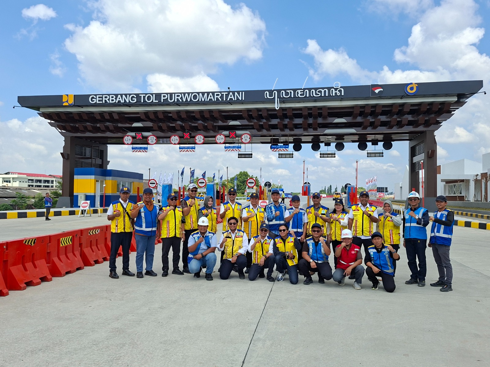 Direktur Jenderal Jalan Bebas Hambatan beserta jajaran melakukan kunjungan kerja ke Proyek Jalan Tol Solo-Yogyakarta-NYIA Kulonprogo untuk memastikan kesiapan Jalur Fungsional Prambanan-Purwomartani yang akan digunakan pada saat libur lebaran 2026.