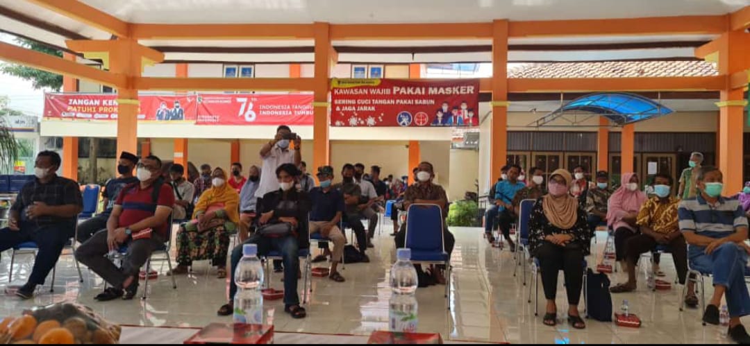 Warga yang mengikuti pelaksanaan UGK