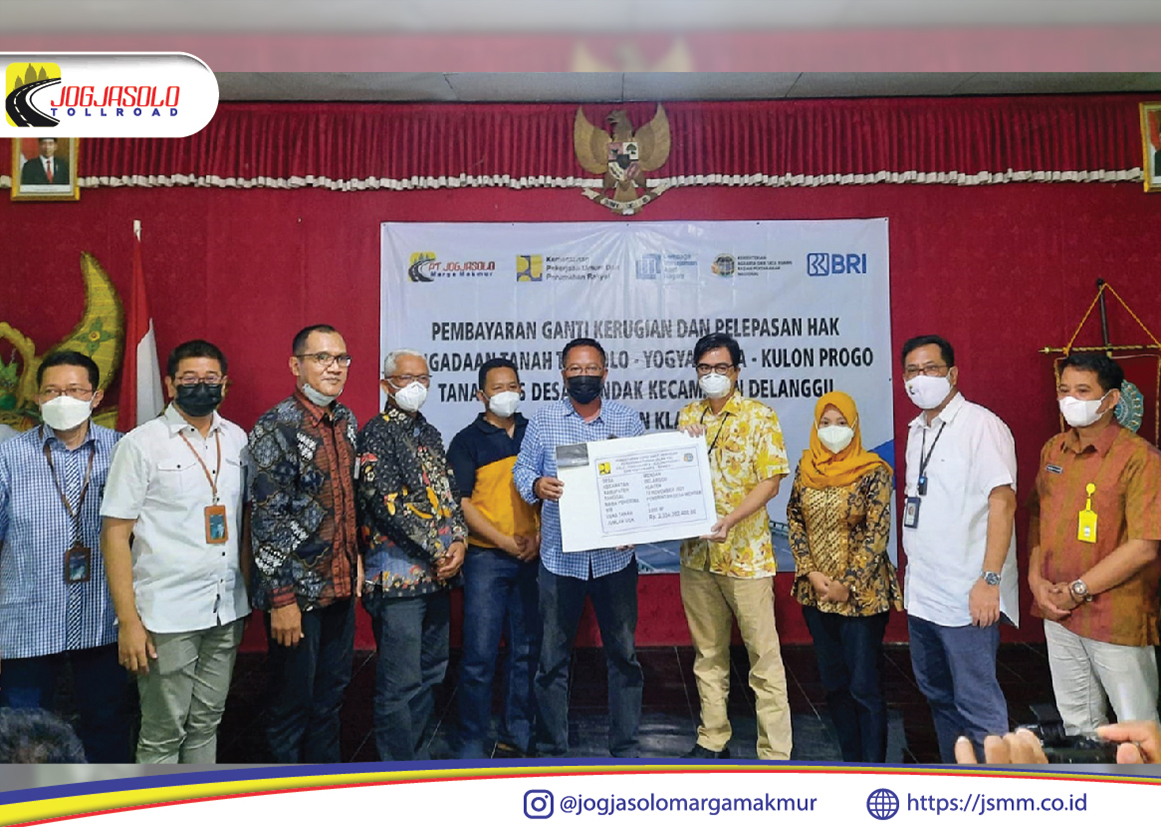 Pembayaran Tanah Kas Desa secara langsung untuk pertamakalinya secara langsung dalam kurun waktu 1  